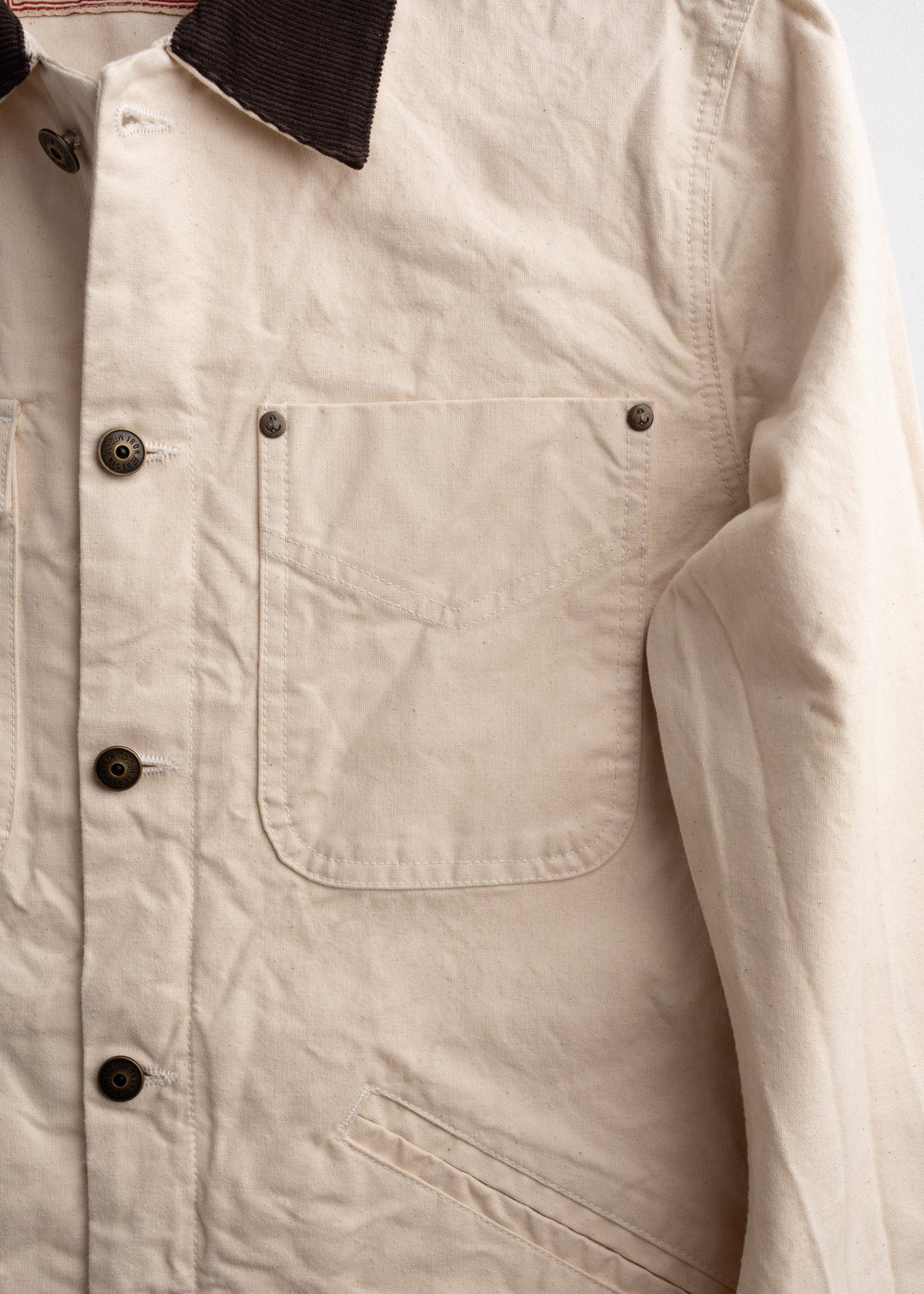 Men’s cotton canvas jacket with boxy fit and corduroy collar, dual chest pockets and welt hand pockets, durable workwear outerwear with classic utility design