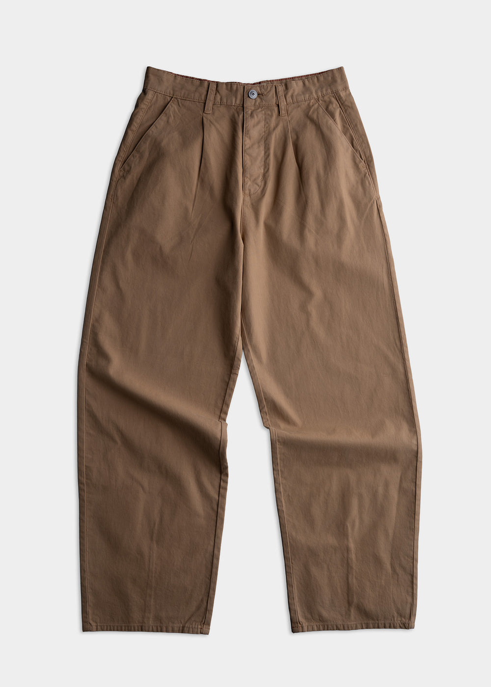 Brown pleated pants with a button closure and side pockets, displayed against a white background, showcasing casual style.